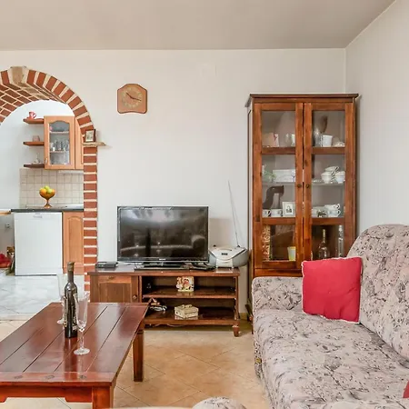 Cozy In Cokuni With Kitchen